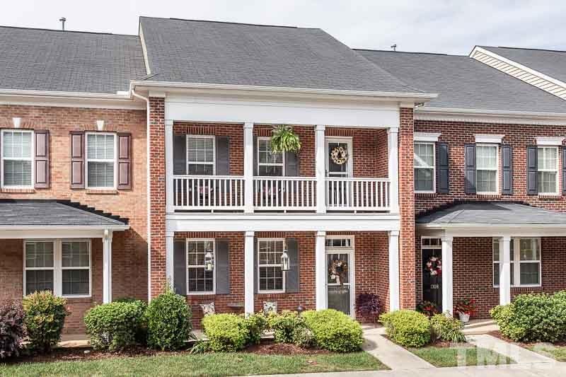 Beautiful double porches in this Federal Style community!