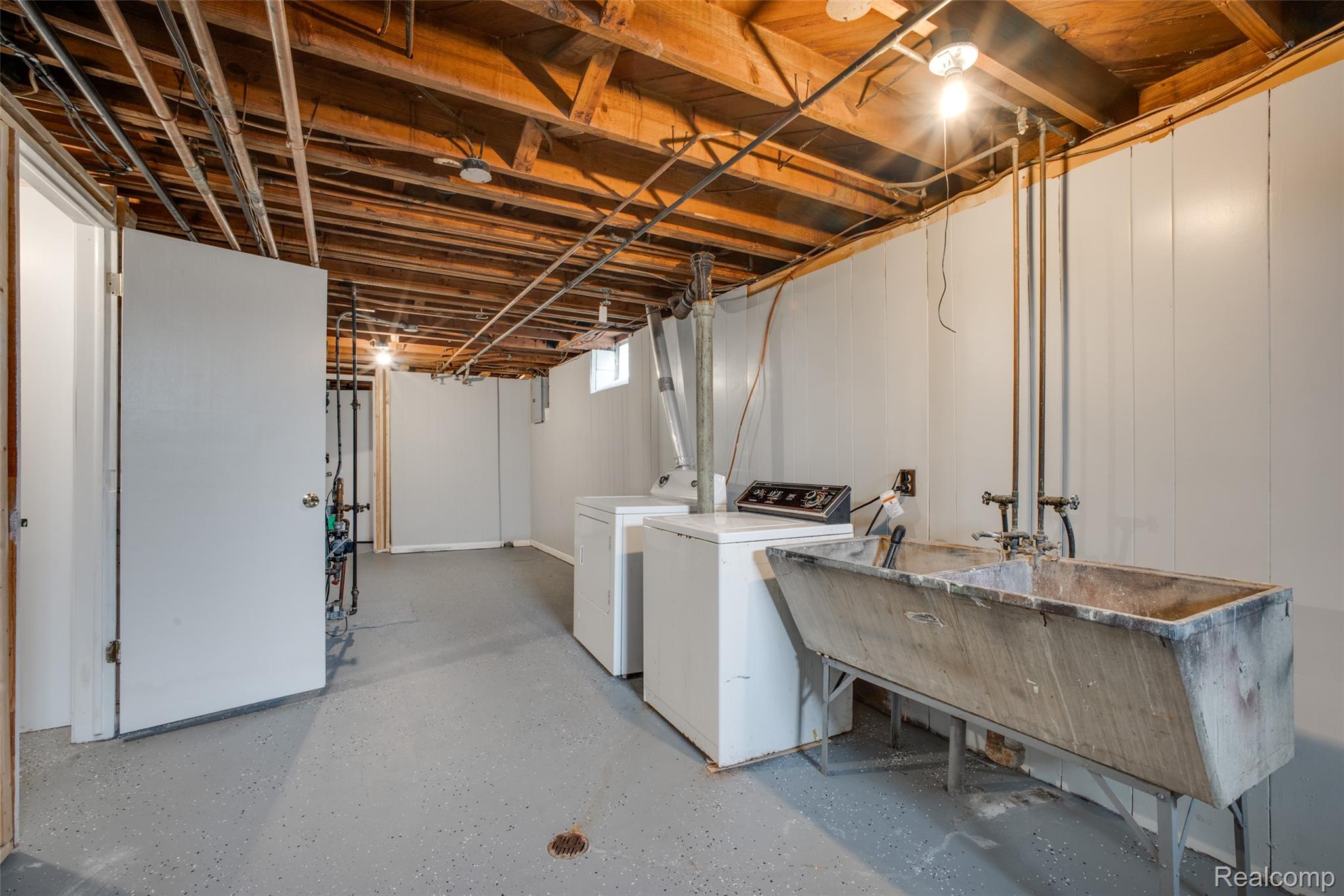 2423 Crooks Road Royal Oak, MI 48073 - Photo 29 of 36 24.jpg
