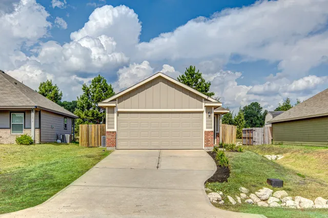 a view of house with garden