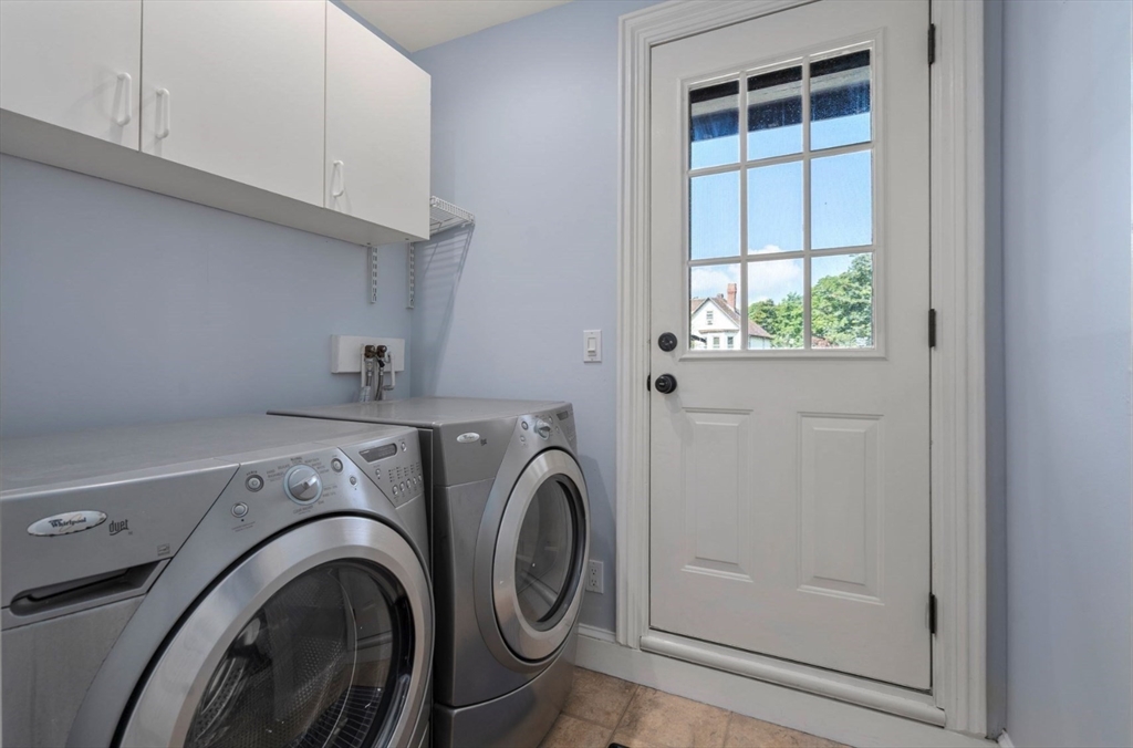 409 Atlantic Avenue Marblehead, MA 01945 - Photo 25 of 29 a utility room with dryer and washer