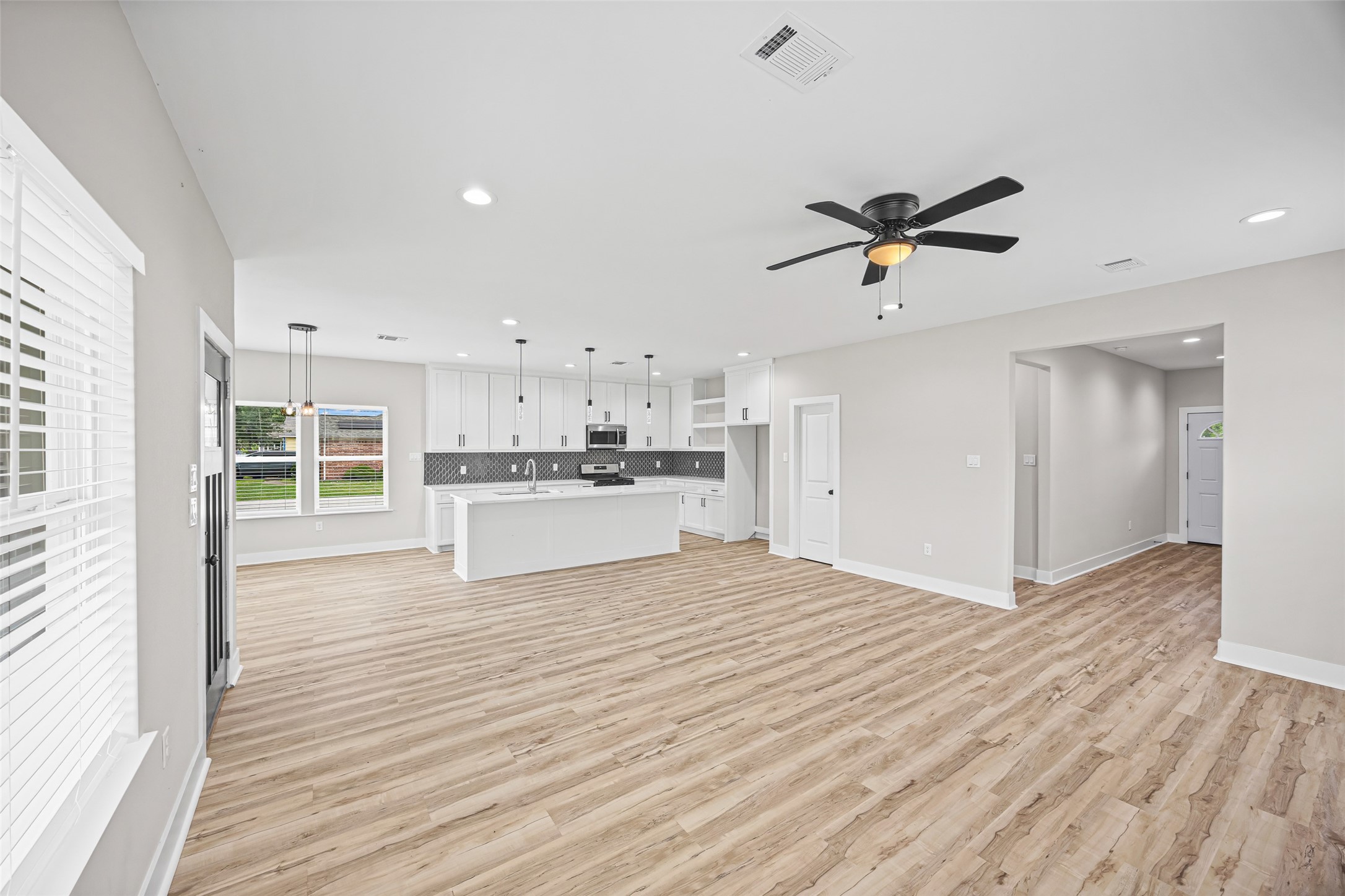 8203 Gladstone Street Houston, TX 77051 - Photo 6 of 30