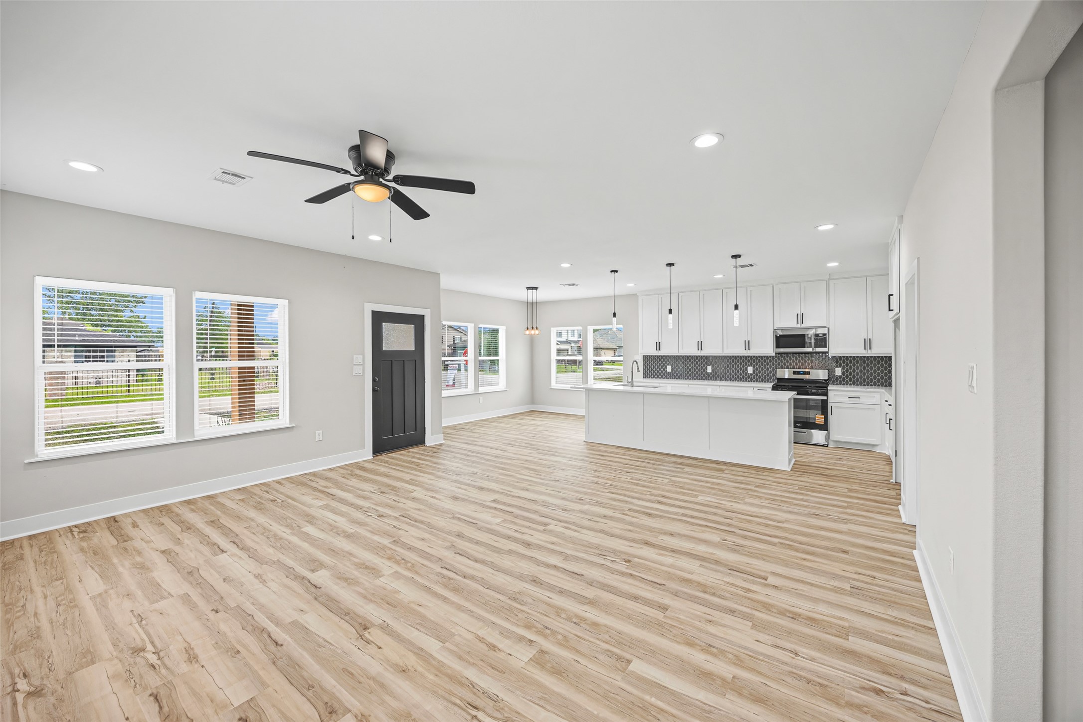 8203 Gladstone Street Houston, TX 77051 - Photo 7 of 30