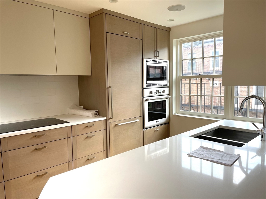 33 Lawrence Street, Unit PH Boston, MA 02116 - Photo 3 of 40