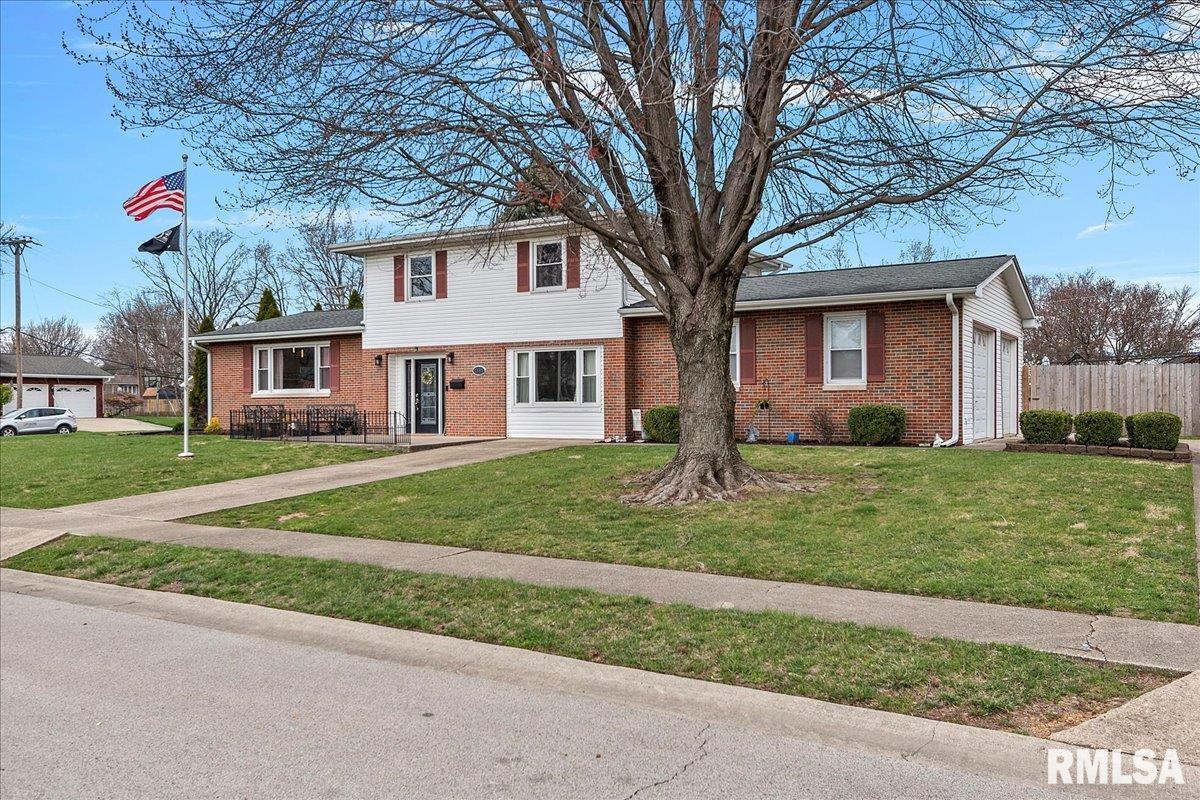 2401 Blackhawk Road Springfield, IL 62702 - Photo 2 of 48