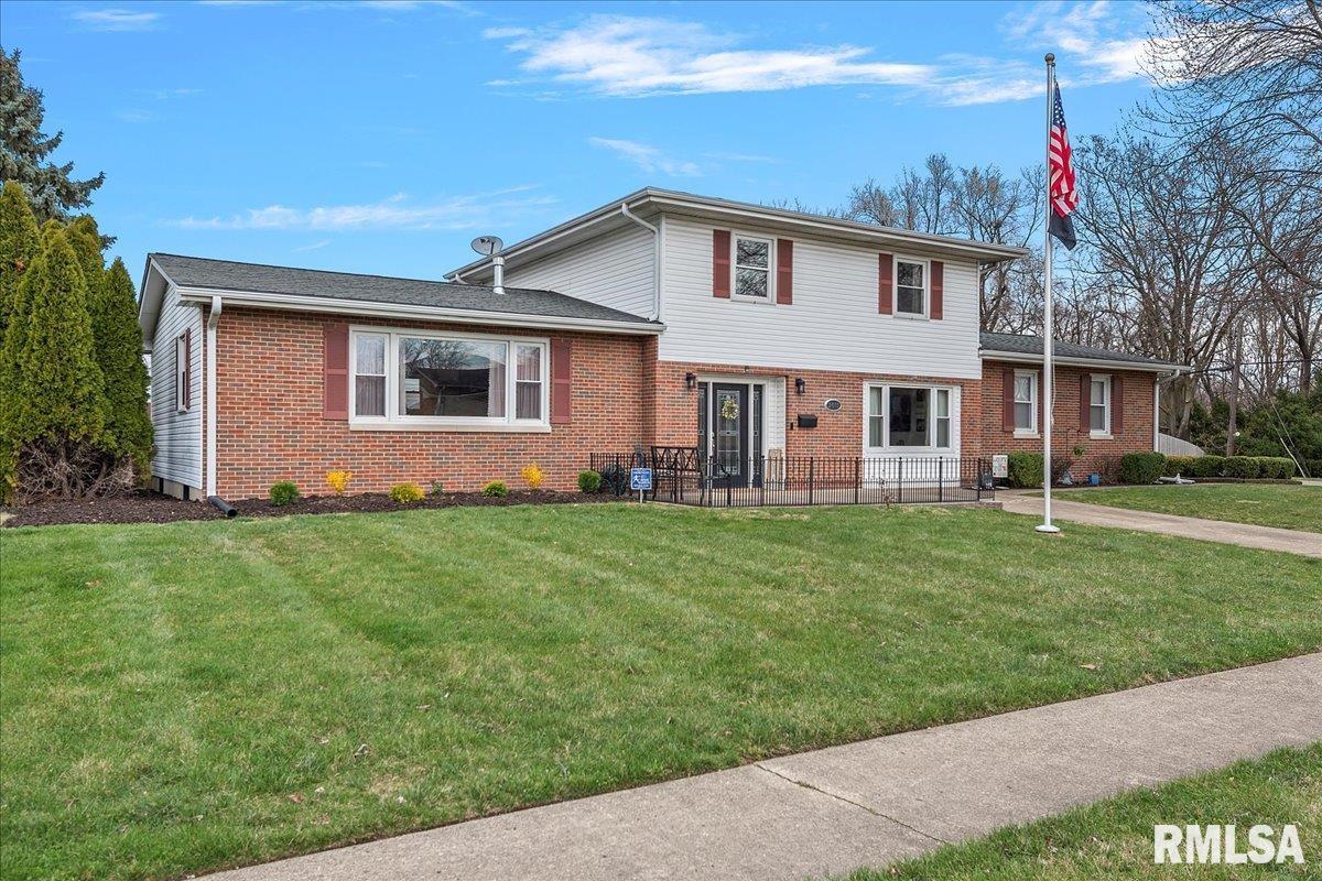 2401 Blackhawk Road Springfield, IL 62702 - Photo 3 of 48