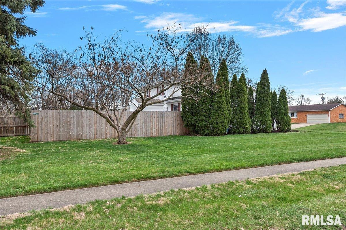 2401 Blackhawk Road Springfield, IL 62702 - Photo 44 of 48