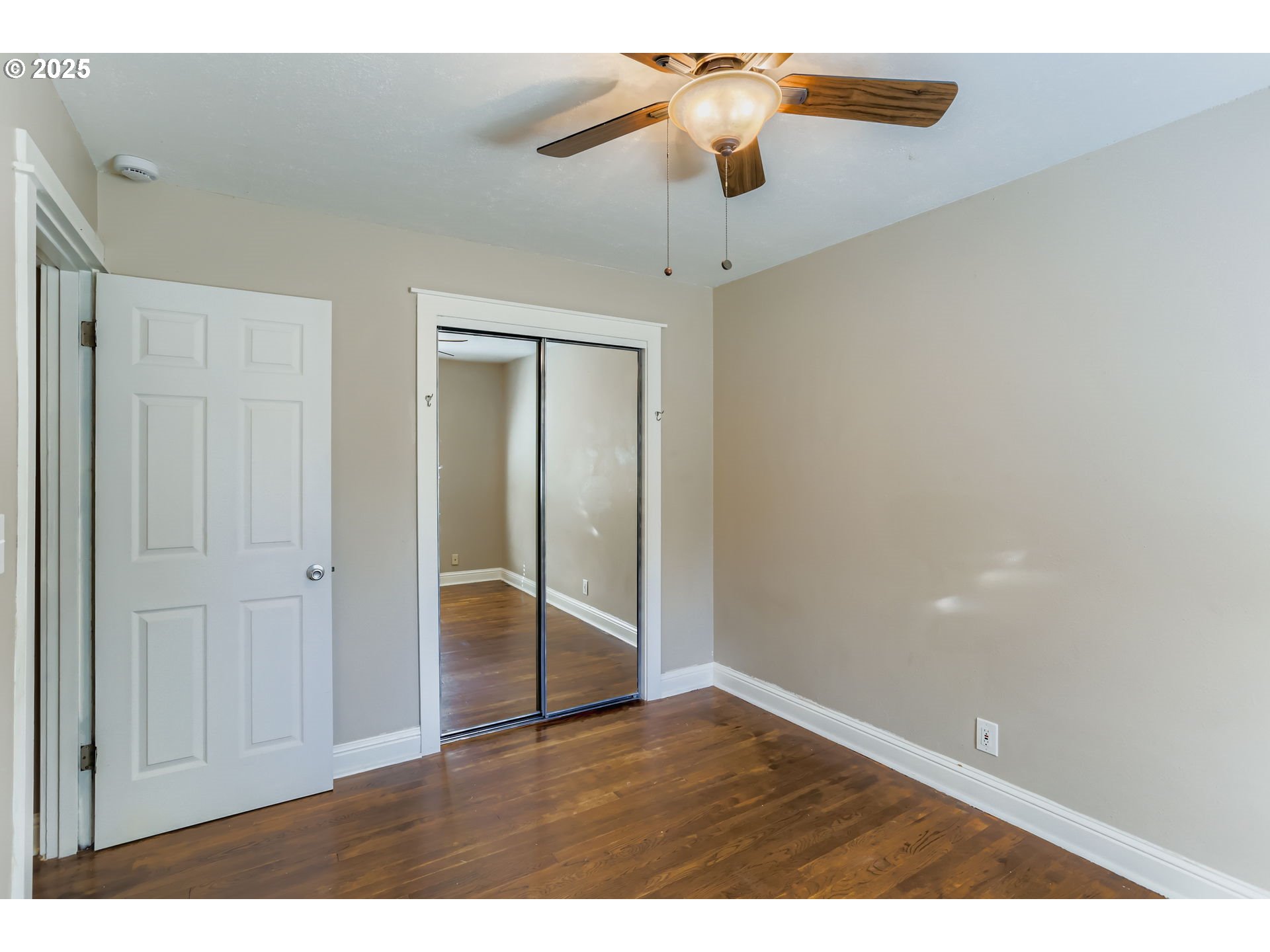 13860 Southwest Butner Road Beaverton, OR 97006 - Photo 21 of 29 a view of an empty room and window