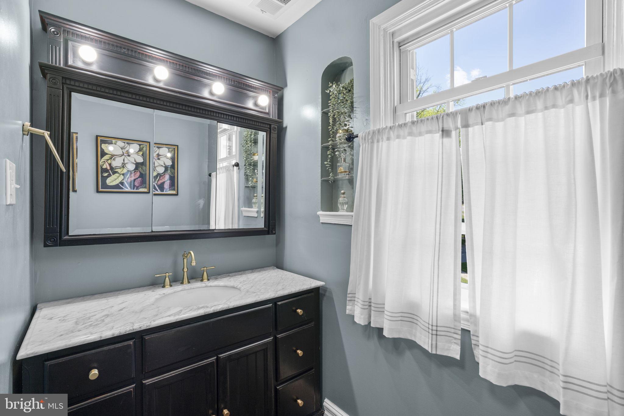 4809 Woodside Road Baltimore, MD 21229 - Photo 20 of 50 Primary Bathroom