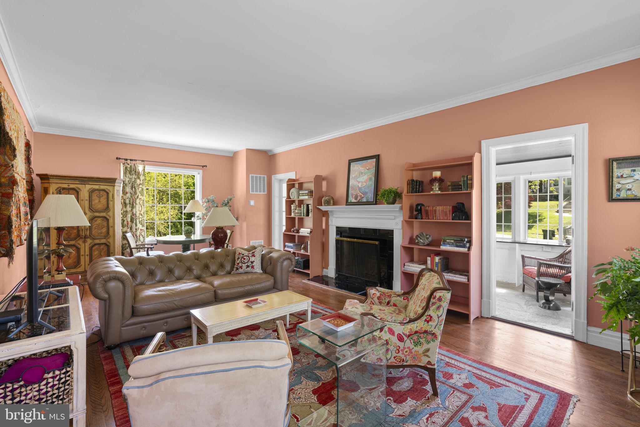 4809 Woodside Road Baltimore, MD 21229 - Photo 4 of 50 Living Room