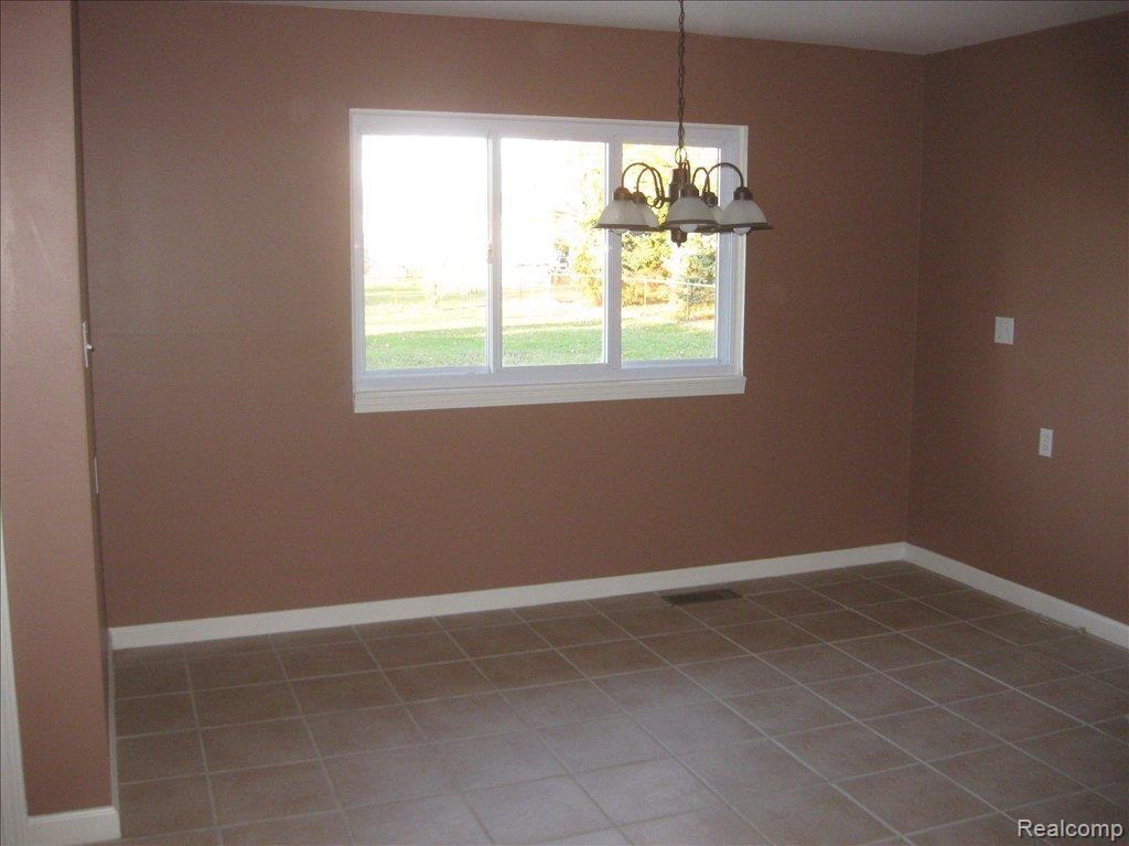 2121 Maplecrest Road Sterling Heights, MI 48310 - Photo 9 of 16 Pictures 086