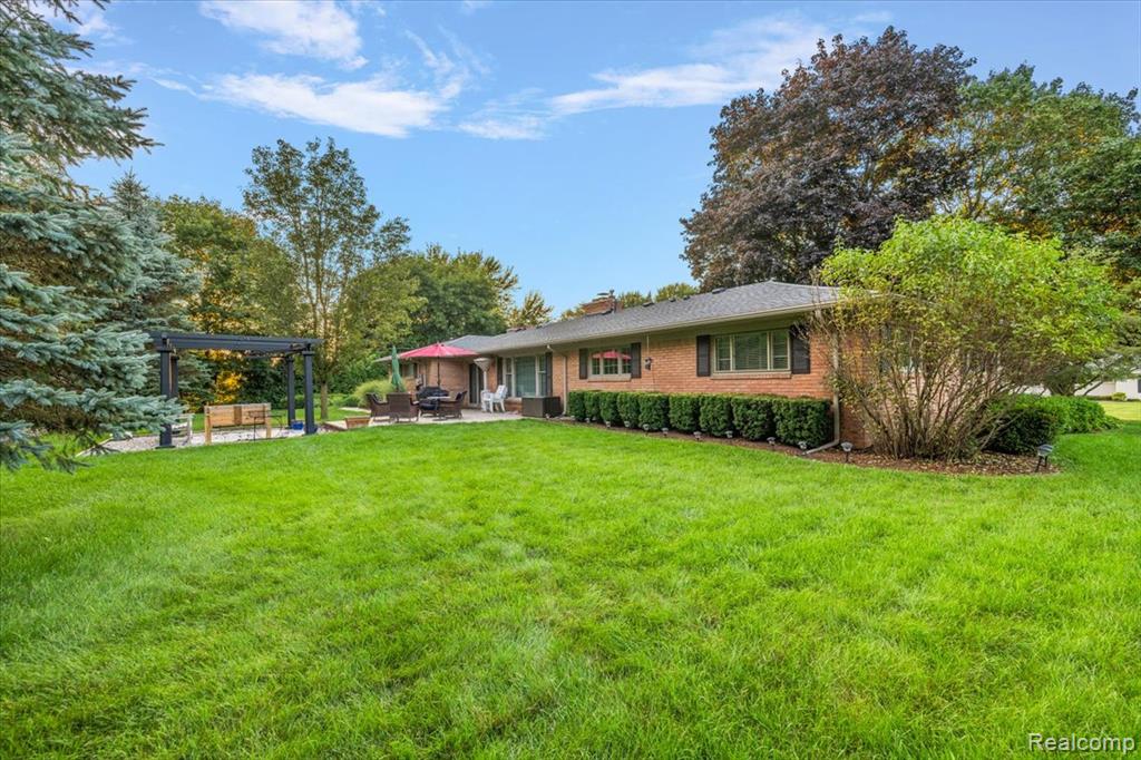 960 North Reading Road Bloomfield Hills, MI 48304 - Photo 37 of 43