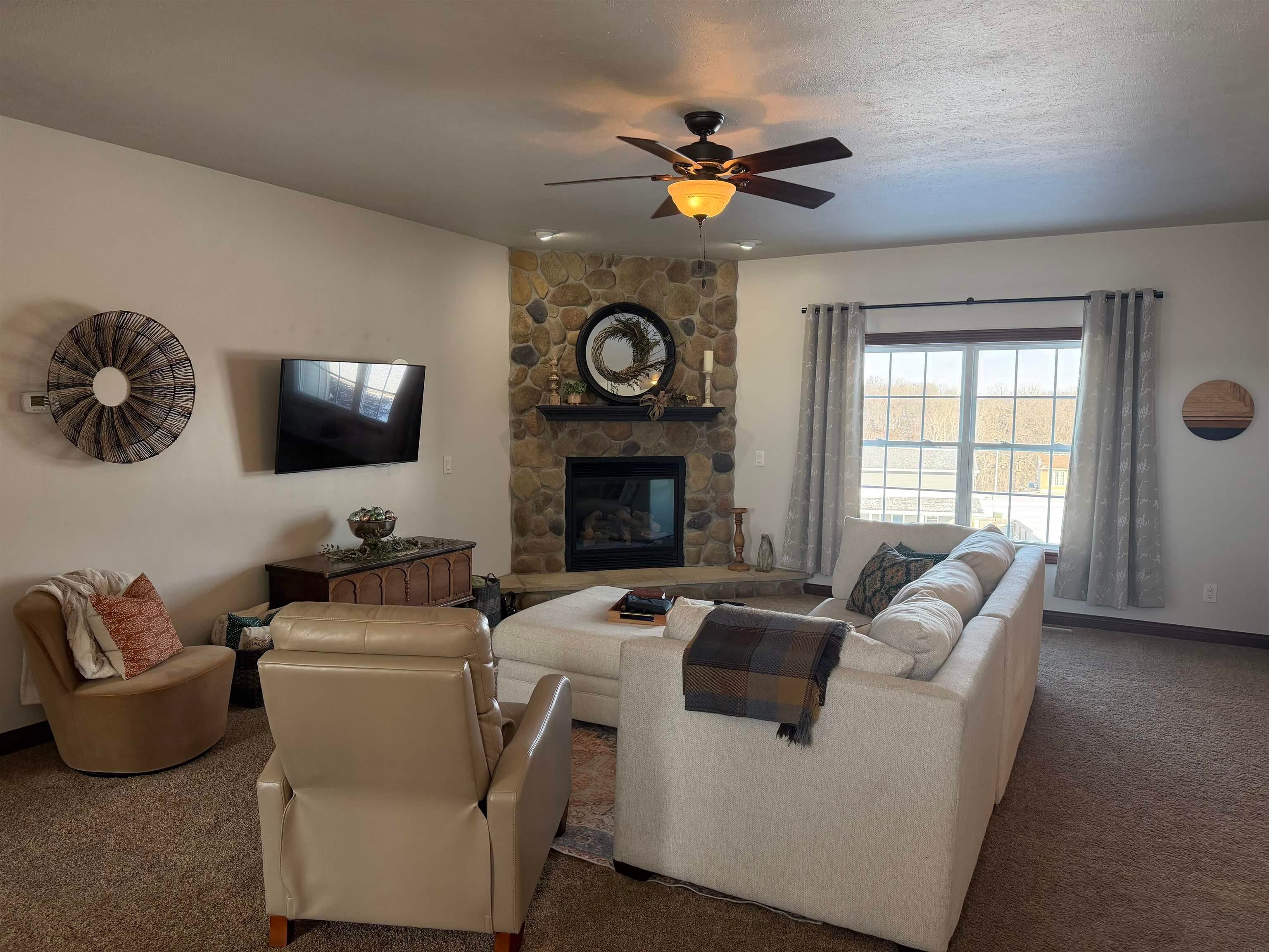 2389 Red Oak Road Decorah, IA 52101 - Photo 6 of 39 Gallery Image 6