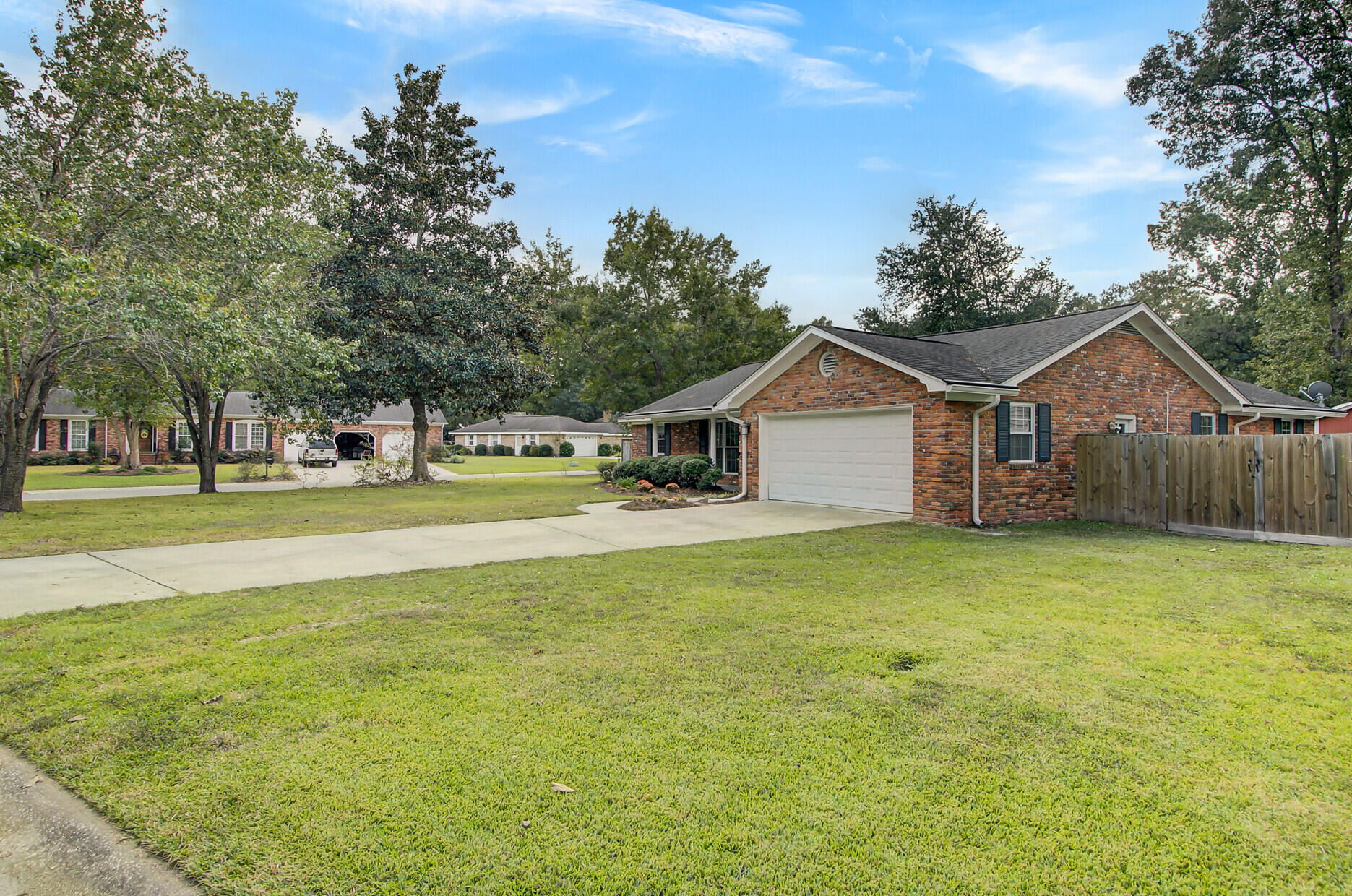 121 Brailsford Road Summerville, SC 29485 - Photo 4 of 39 02_2_mls