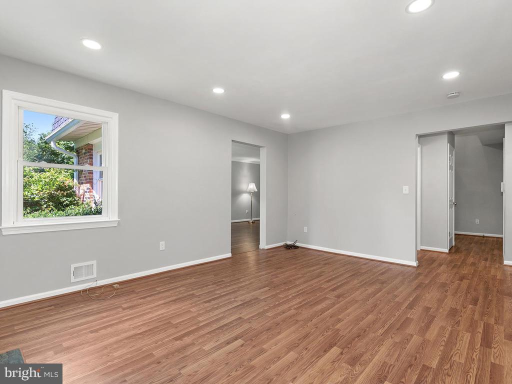 7412 Miller Fall Road Rockville, MD 20855 - Photo 15 of 69 Family room