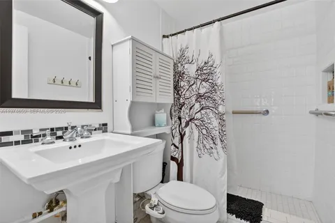$410,000 | 1000 Southeast 4th Street, Unit 225, Fort Lauderdale, FL 33301