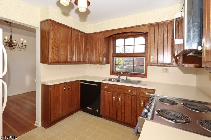 130 Warrenville Road Green Brook, NJ 08812 - Photo 6 of 37