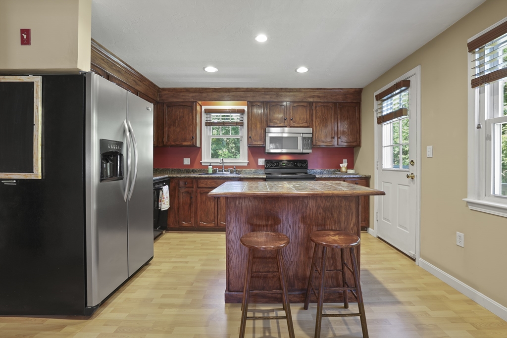 8 Walker Road Franklin, MA 02038 - Photo 22 of 40