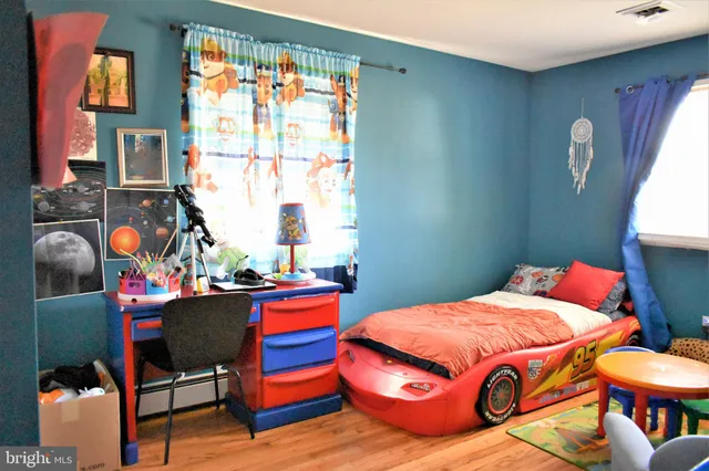 a view of a yard with basketball court