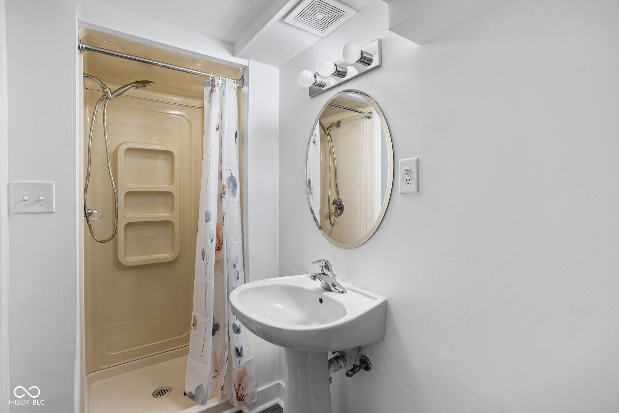 5250 Roland Drive Indianapolis, IN 46228 - Photo 33 of 50