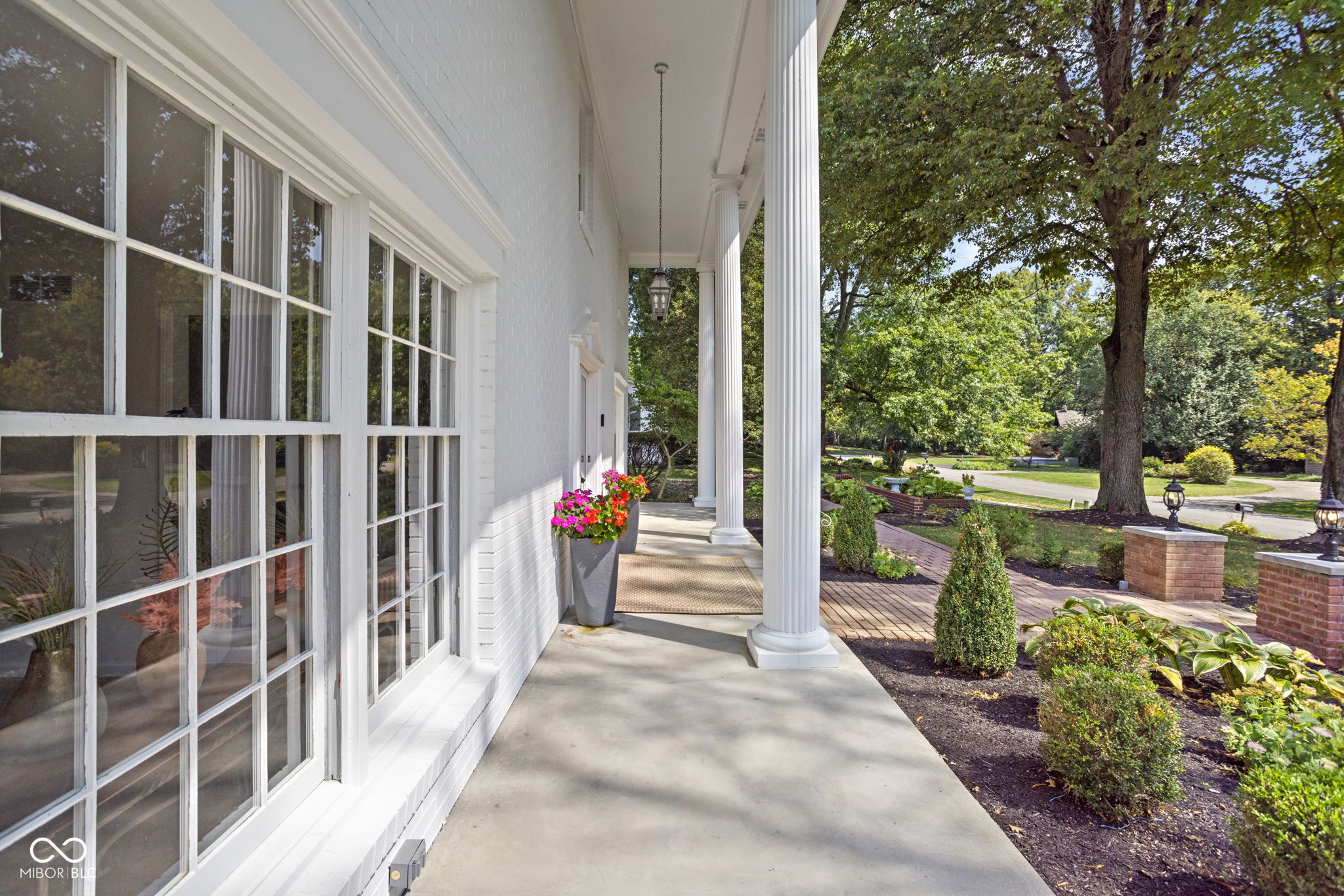 5250 Roland Drive Indianapolis, IN 46228 - Photo 4 of 50