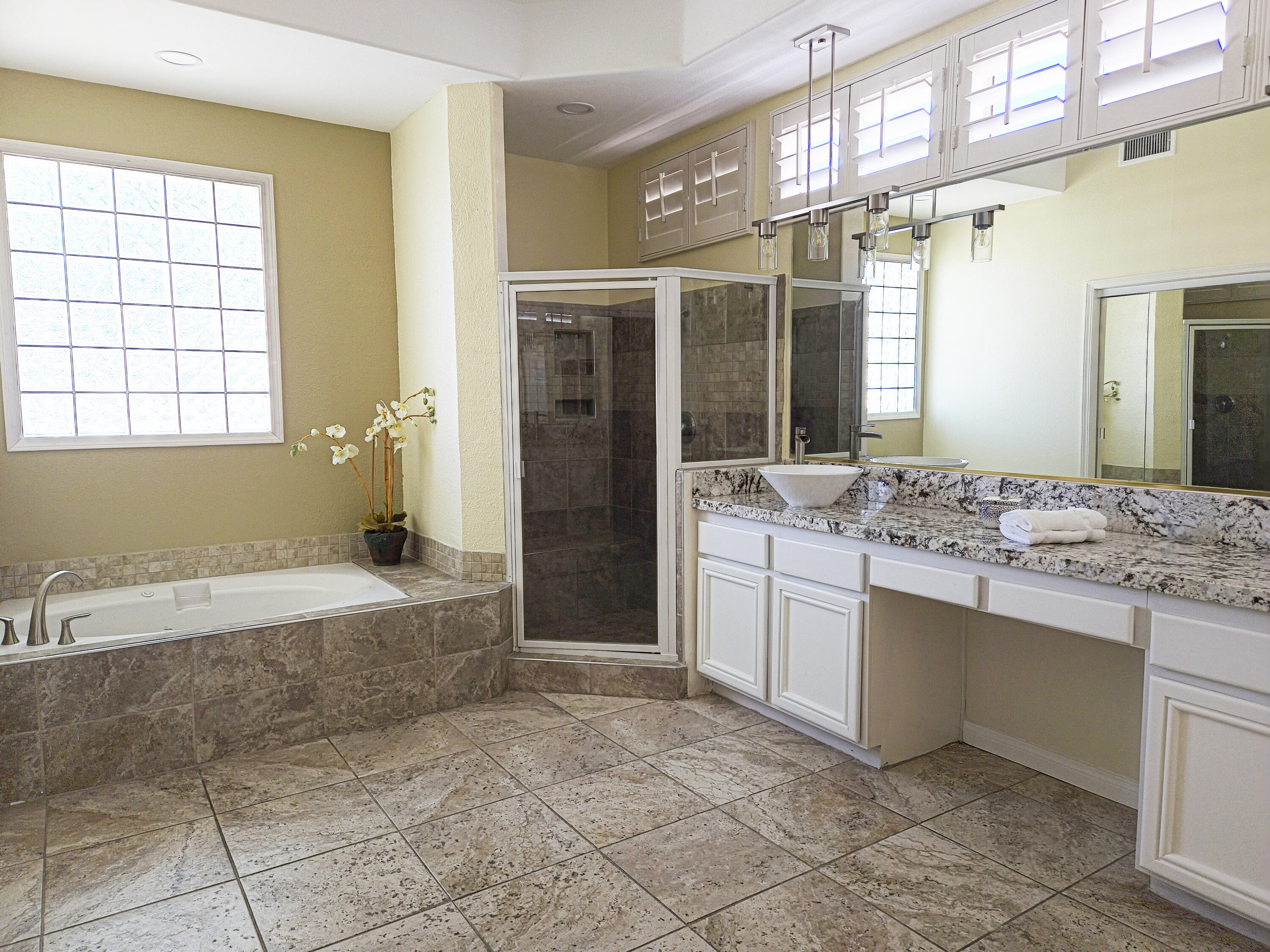 78147 Hunter Point Road Palm Desert, CA 92211 - Photo 16 of 22 master bath