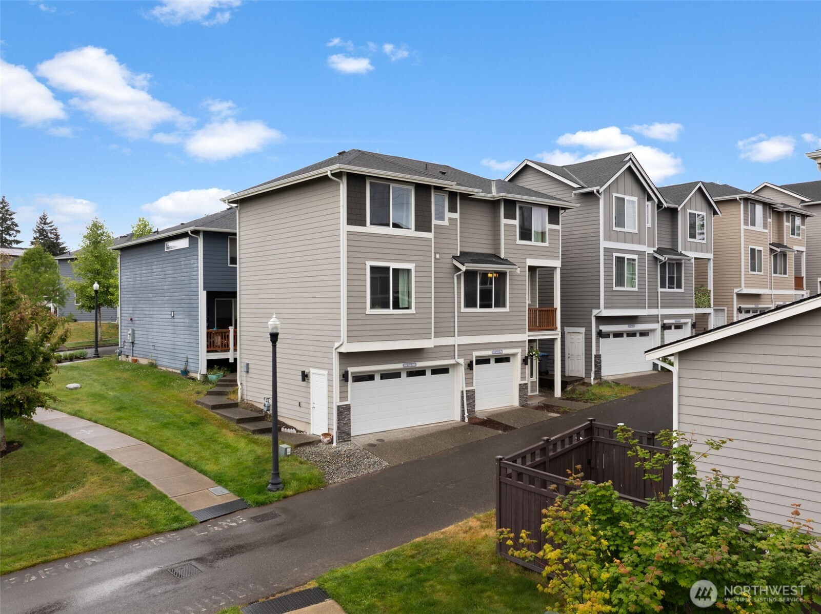 2405 Zeeden Way Bremerton, WA 98310 - Photo 2 of 39 Gallery Image 2