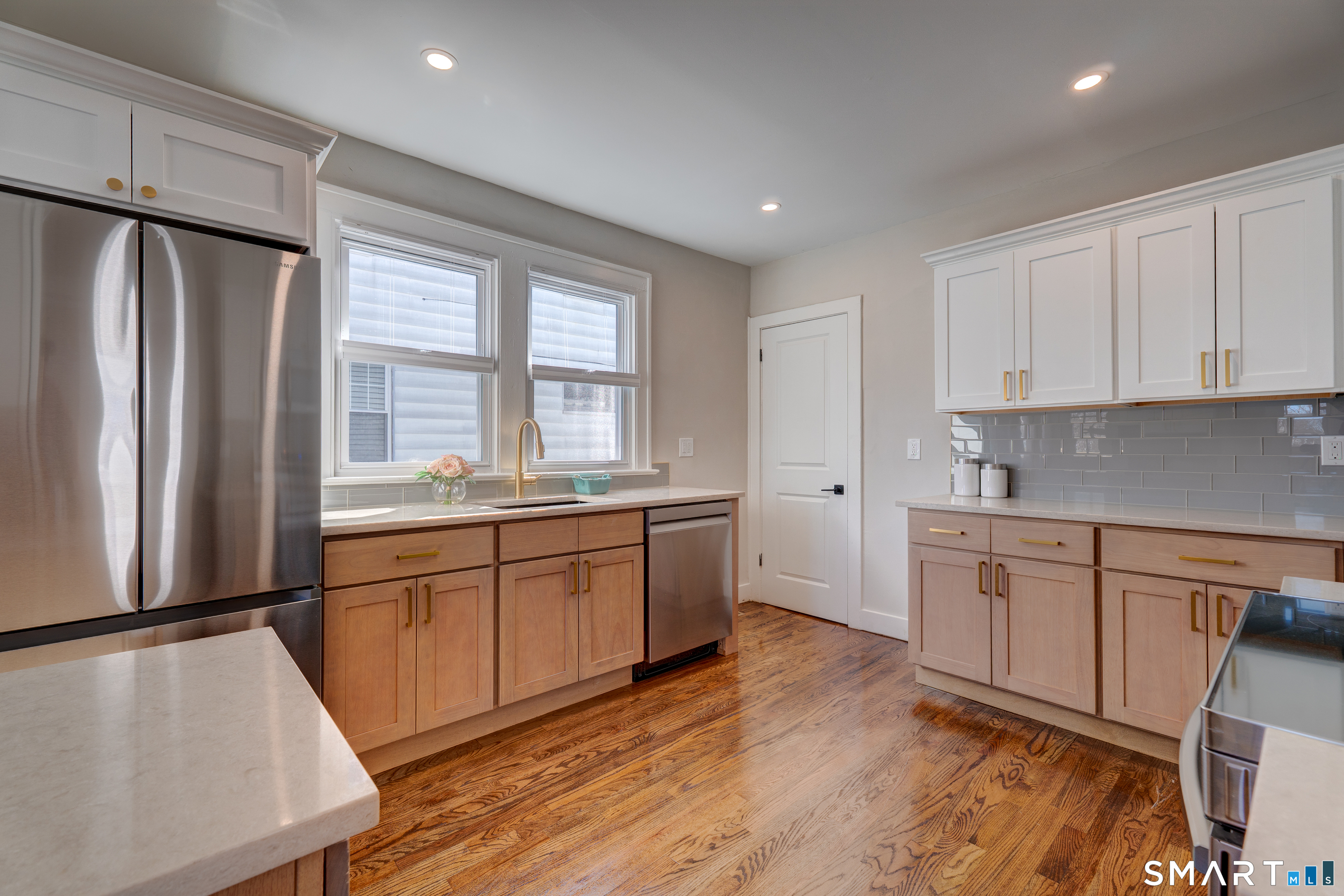 209 Augur Street Hamden, CT 06517 - Photo 4 of 21