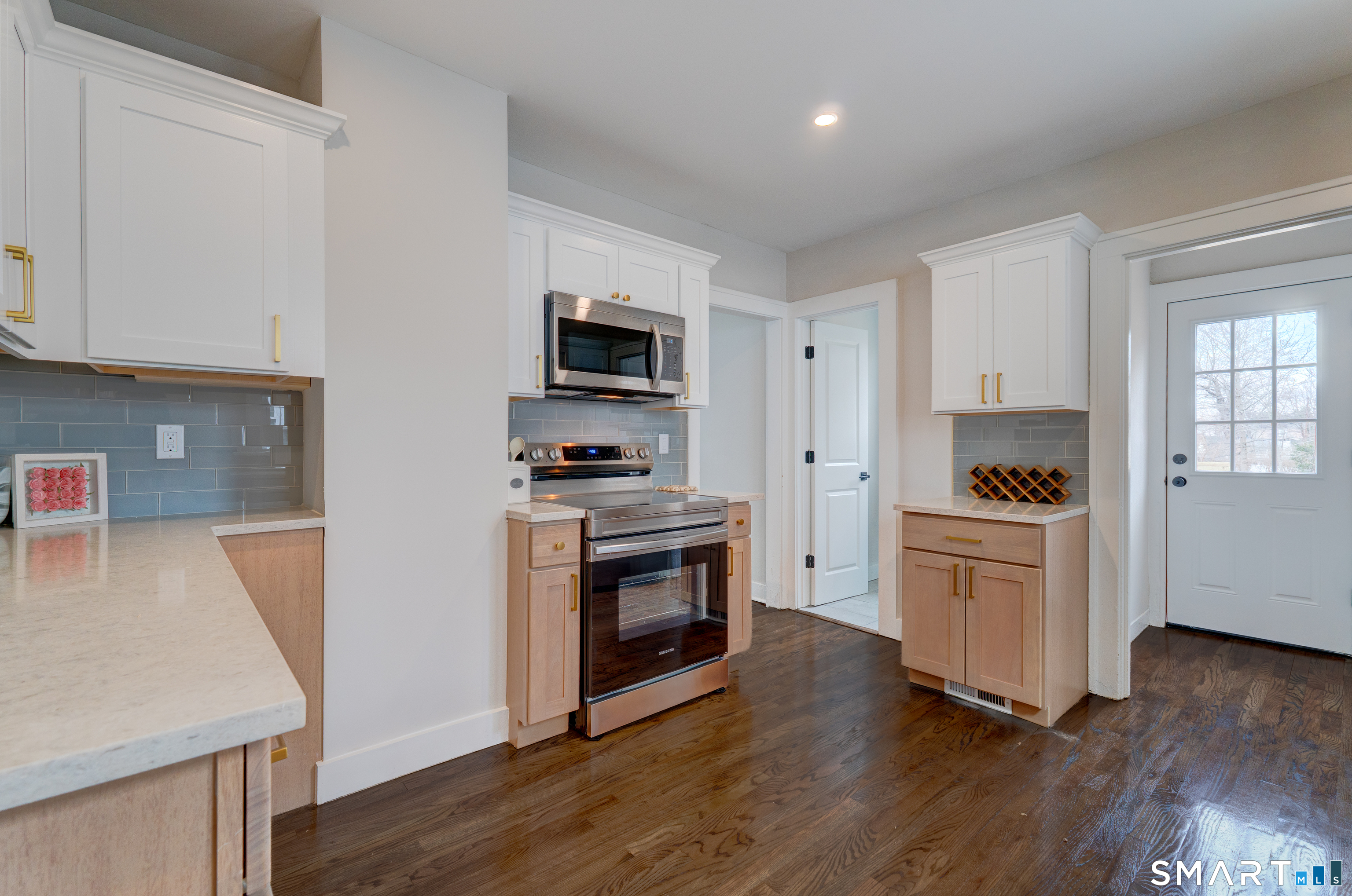 209 Augur Street Hamden, CT 06517 - Photo 5 of 21