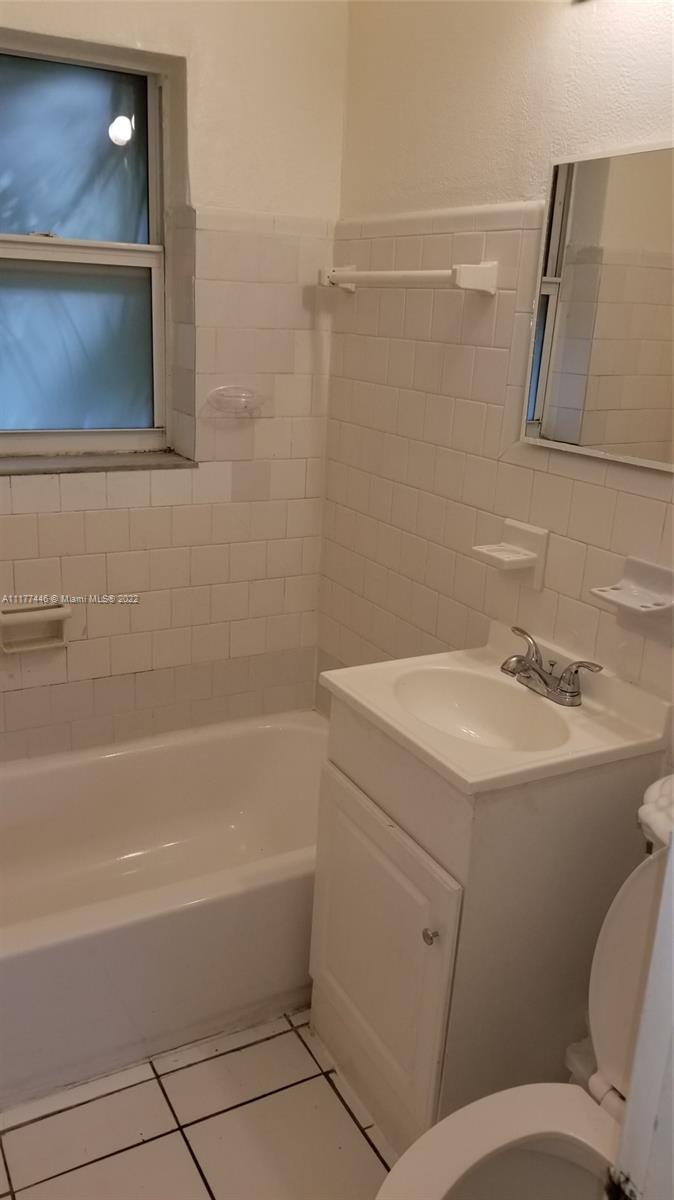3408 Spring Street Pompano Beach, FL 33062 - Photo 13 of 18 Gallery Image 13