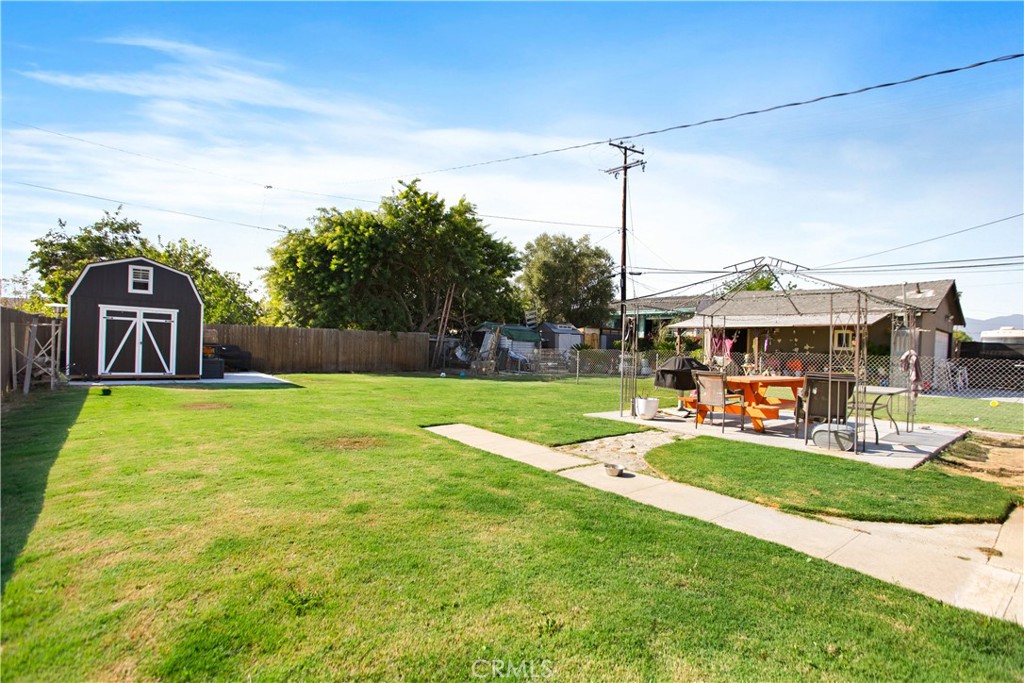 350 North Clifford Avenue Rialto, CA 92376 - Photo 16 of 18 a front view of a house with a garden