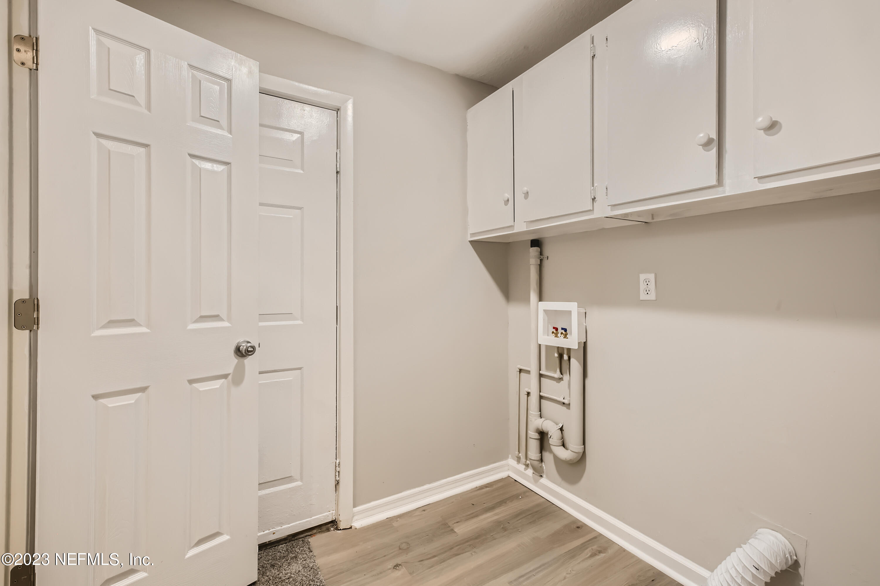 1611 Howard Road Jacksonville, FL 32218 - Photo 24 of 27 27 Laundry Room
