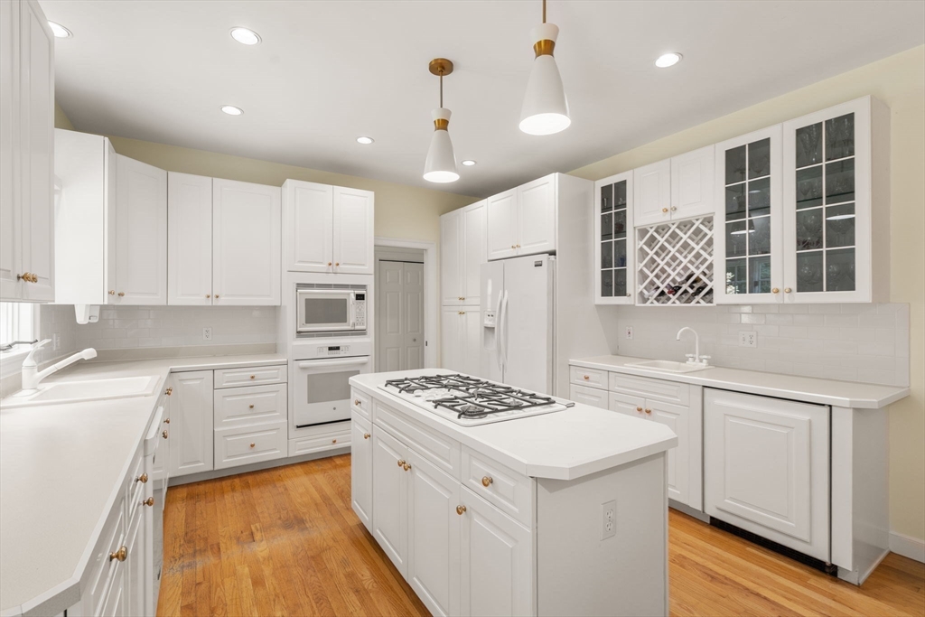 38 Upwey Road Wellesley, MA 02481 - Photo 13 of 40