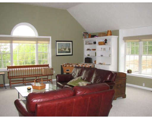 46 Highridge Road Bellingham, MA 02019 - Photo 3 of 11 Gallery Image 3