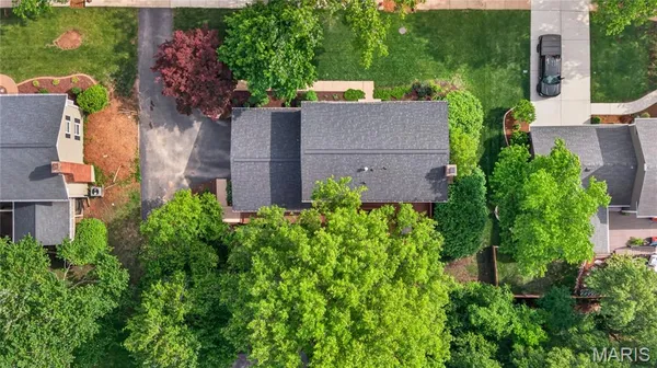 $675,000 | 12847 Haw Thicket Lane, Des Peres, MO 63131