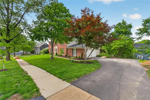 $675,000 | 12847 Haw Thicket Lane, Des Peres, MO 63131