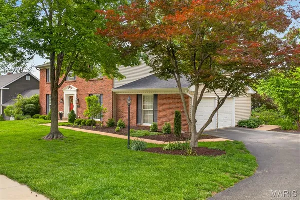 $675,000 | 12847 Haw Thicket Lane, Des Peres, MO 63131