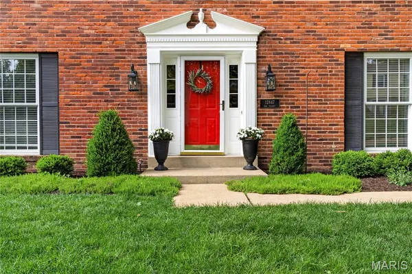 $675,000 | 12847 Haw Thicket Lane, Des Peres, MO 63131