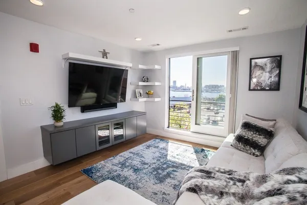 $3,500 | 250 Meridian Street, Unit 305, Boston, MA 02128