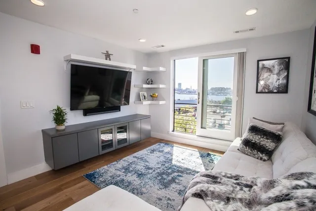 $3,500 | 250 Meridian Street, Unit 305, Boston, MA 02128