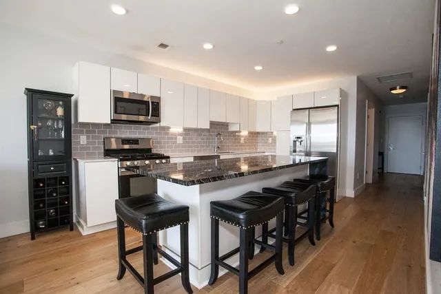 $3,500 | 250 Meridian Street, Unit 305, Boston, MA 02128