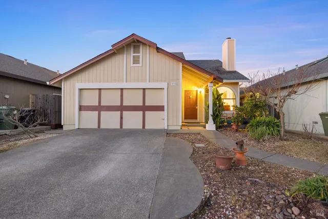 $725,000 | 933 Bond Place, Windsor, CA 95492