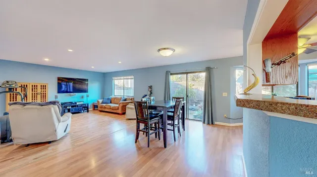 $725,000 | 933 Bond Place, Windsor, CA 95492