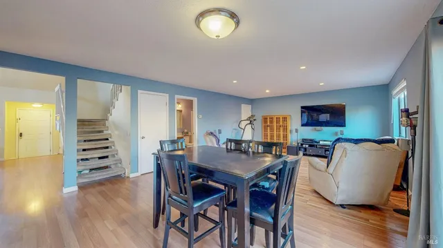 $725,000 | 933 Bond Place, Windsor, CA 95492