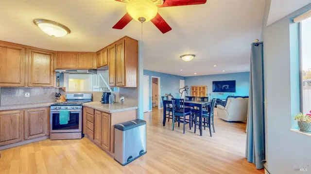 $725,000 | 933 Bond Place, Windsor, CA 95492