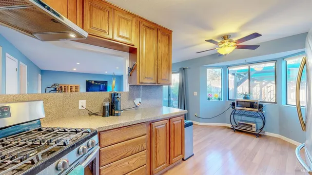 $725,000 | 933 Bond Place, Windsor, CA 95492