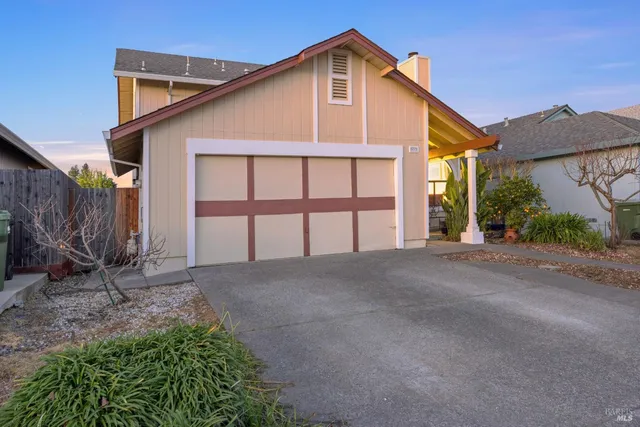 $725,000 | 933 Bond Place, Windsor, CA 95492