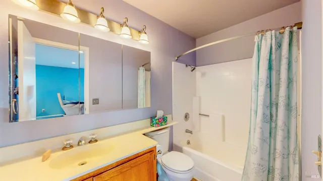 $725,000 | 933 Bond Place, Windsor, CA 95492