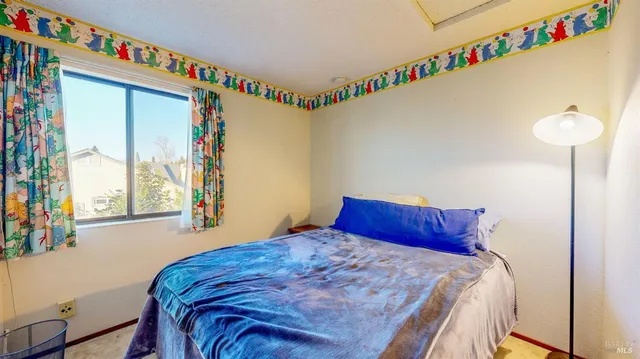 $725,000 | 933 Bond Place, Windsor, CA 95492