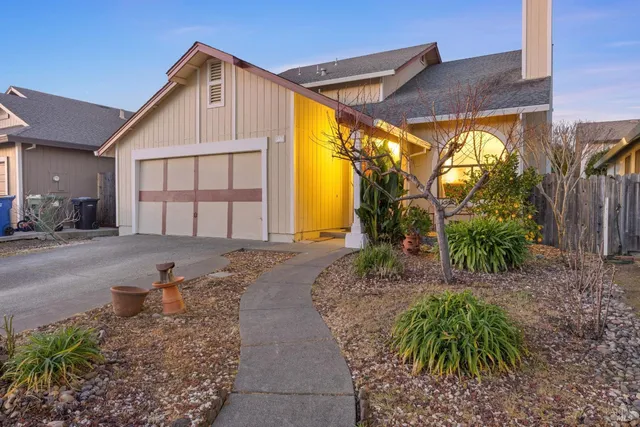 $725,000 | 933 Bond Place, Windsor, CA 95492