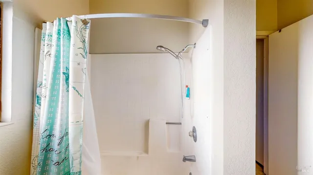 $725,000 | 933 Bond Place, Windsor, CA 95492